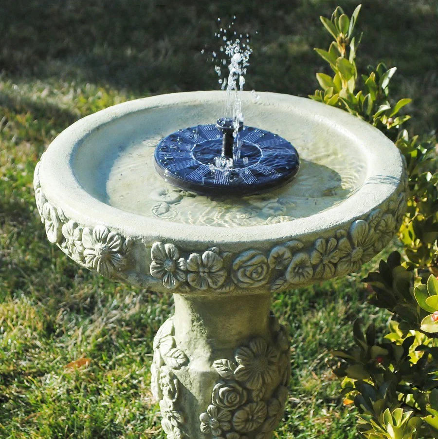 Zonnefontein voor in de tuin: trek de vogels elegant aan